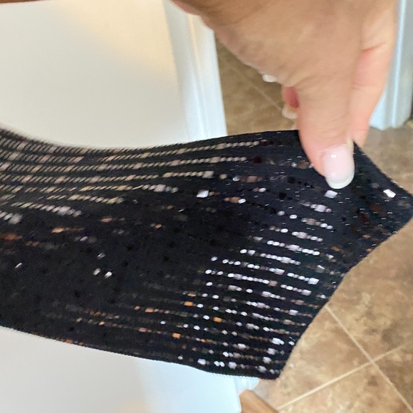 Black sequence top. Very shinny - Picture 3 of 5